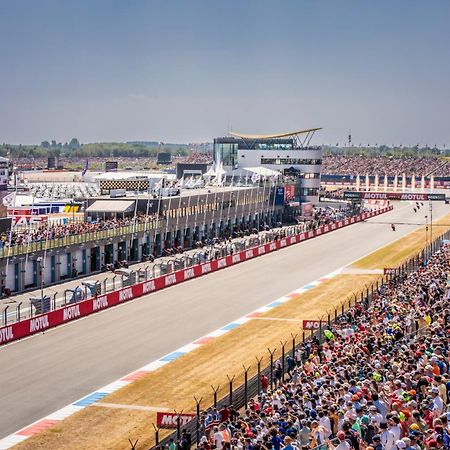 100 Jaar Tt Circuit Assen 2025 Glamping Incl Stroom Exteriör bild