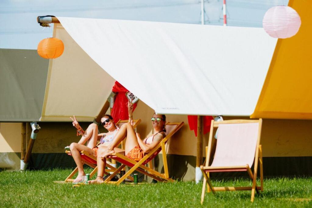 100 Jaar Tt Circuit Assen 2025 Glamping Incl Stroom Exteriör bild