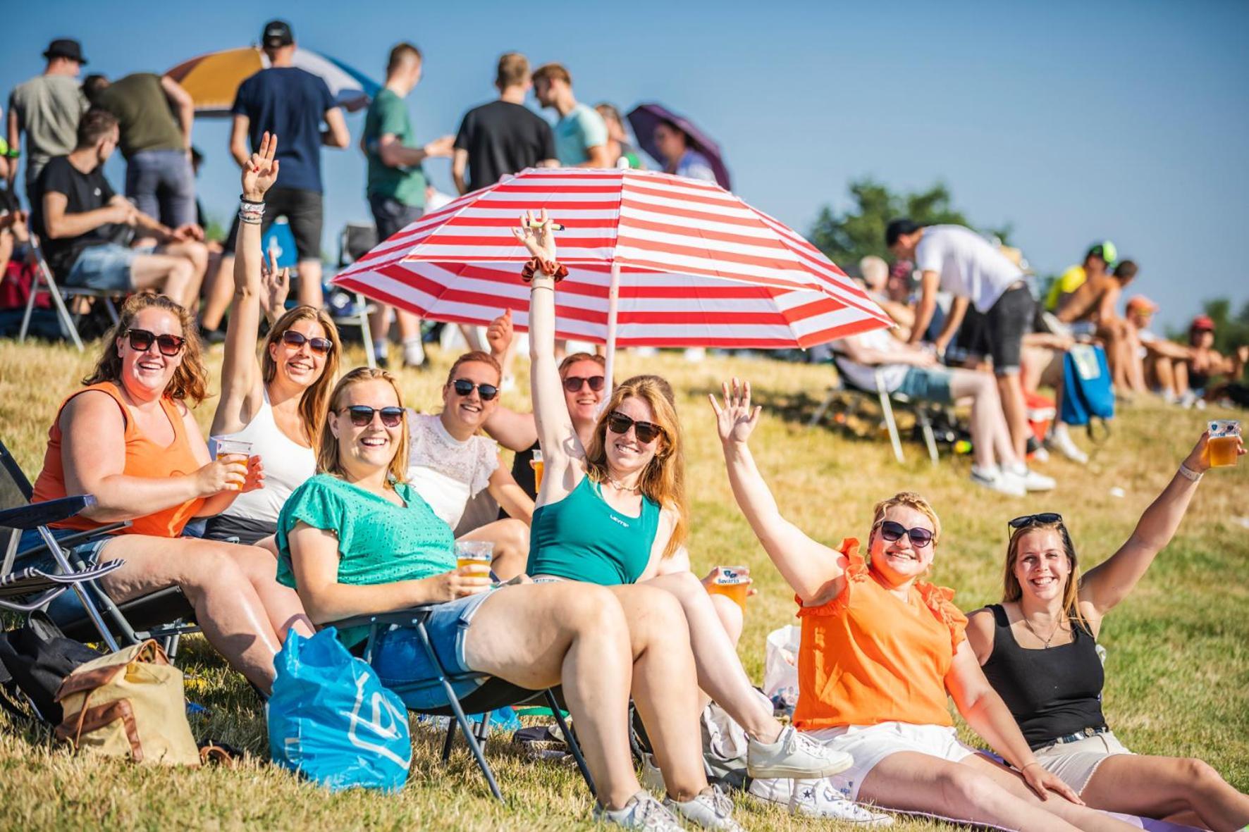 100 Jaar Tt Circuit Assen 2025 Glamping Incl Stroom Exteriör bild